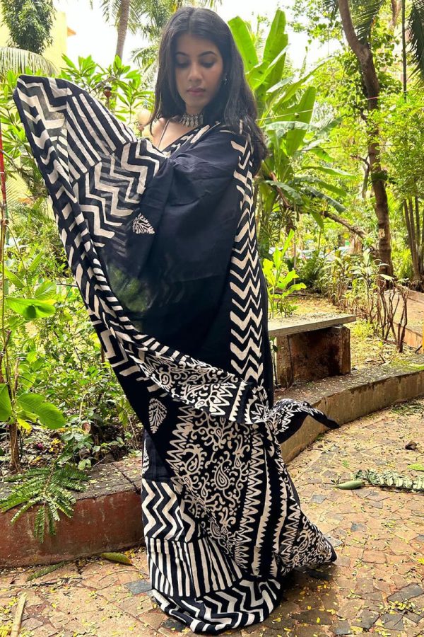 Glorious 1 Minute Ready To Wear Black Mul Cotton Digital Printed Saree With Pocket