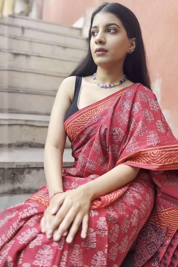 Lassitude 1 Minute Ready To Wear Maroon Mul Cotton Digital Printed Saree With Pocket