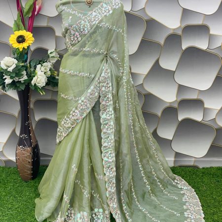 Staring Pista Jimmy Choo Silk Saree With Sensational Blouse Piece