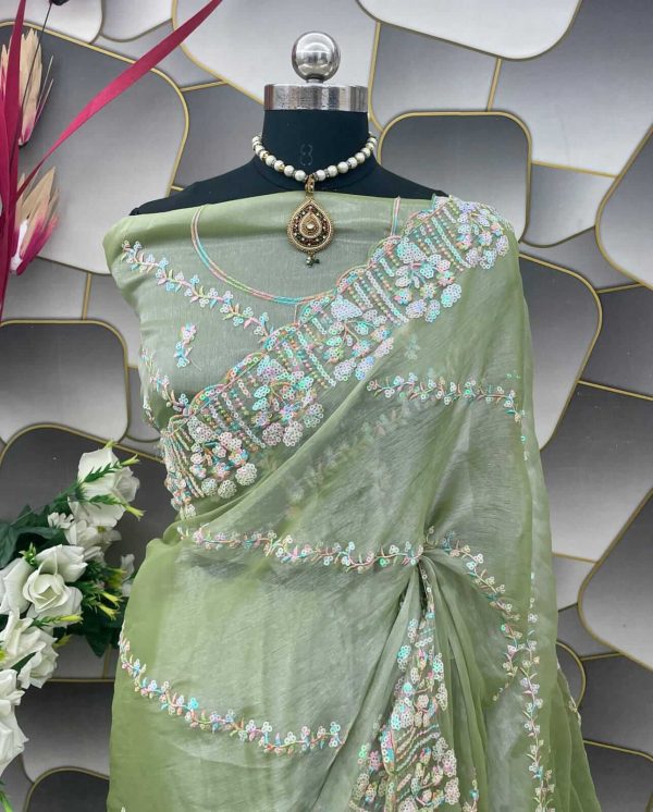 Staring Pista Jimmy Choo Silk Saree With Sensational Blouse Piece